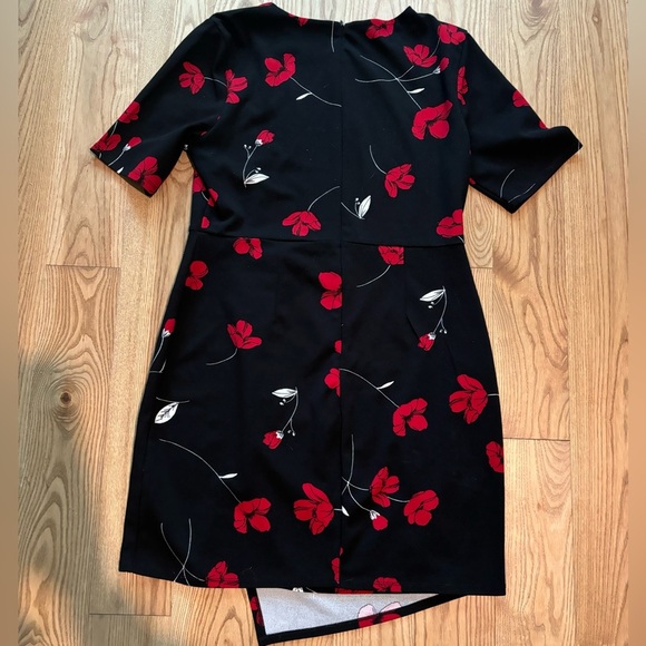 Elegant Black and Red Floral Dress - Picture 6 of 6